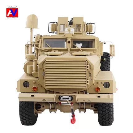 نمای جلو تصویر اسباب بازی ماشین کنترلی نظامی نفر بر زرهی P602 رنگ خاکی مقیاس یزرگ