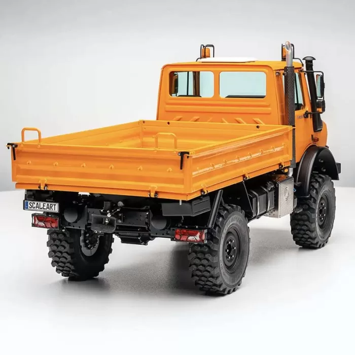 نمای پشت اسباب بازی کامیون یونیماگ نارنجی
