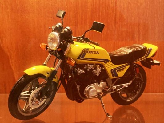 ماکت موتورسیکلت HONDA CB750F زرد 533x400 ماکت هوندا سی بی 750F